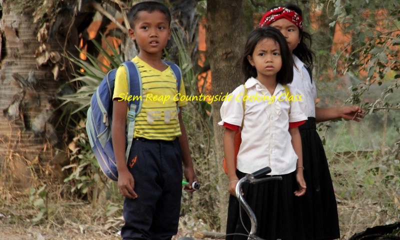 Siem_Reap_Countryside_Cooking_Class_Poor_kids